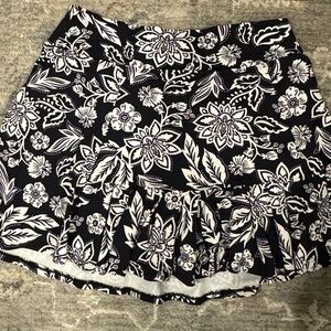 DonaJo Brand  Floral Black and White Athletic leisure Wear Skirt Sz 2 (LG)